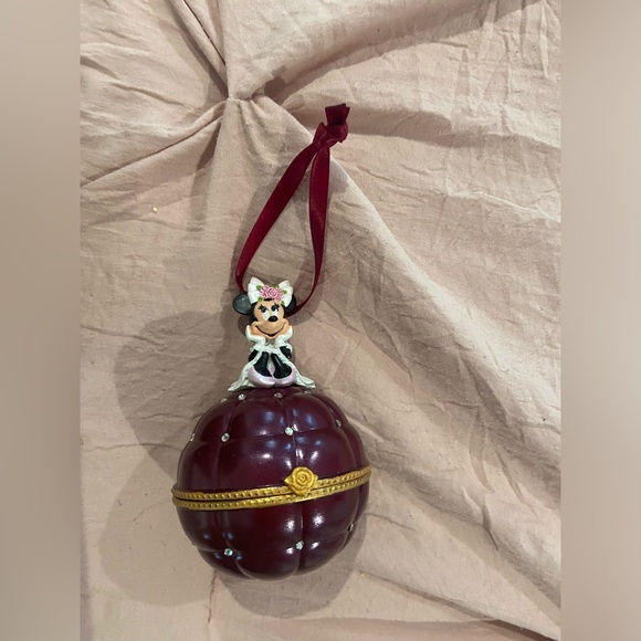 Minnie Mouse Christmas engagement ring ornament - Picture 2 of 3